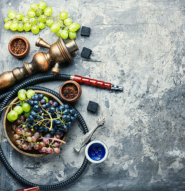 لماذا أصبح حضور معسل العنب قوياً في جلسات تدخين الأركيلة